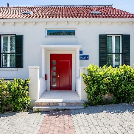 Apartment Zlatni Bol